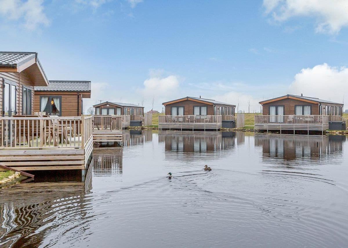 Woodland Lakes Lodges Thirsk Eksteriør billede